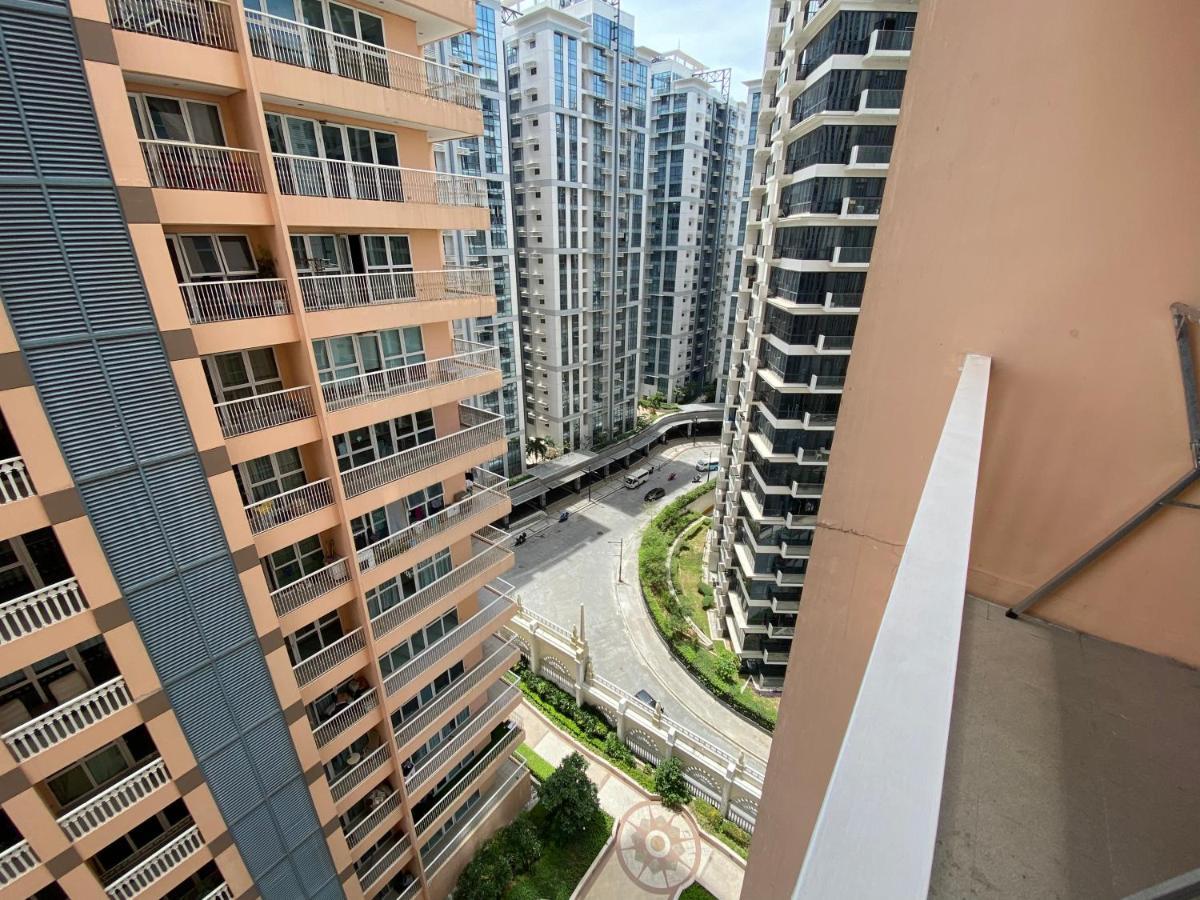 Spacious Condo In Venice Luxury Residences タギッグ エクステリア 写真