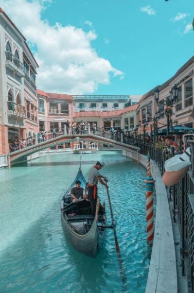 Spacious Condo In Venice Luxury Residences タギッグ エクステリア 写真