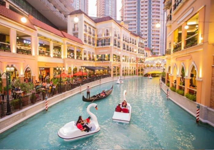 Spacious Condo In Venice Luxury Residences タギッグ エクステリア 写真