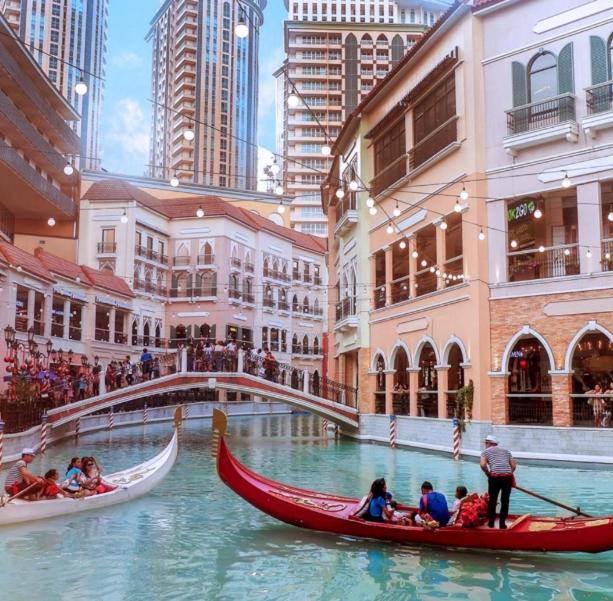 Spacious Condo In Venice Luxury Residences タギッグ エクステリア 写真